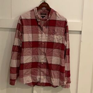 Banana republic red black white Camden fit xl men’s dress shirt